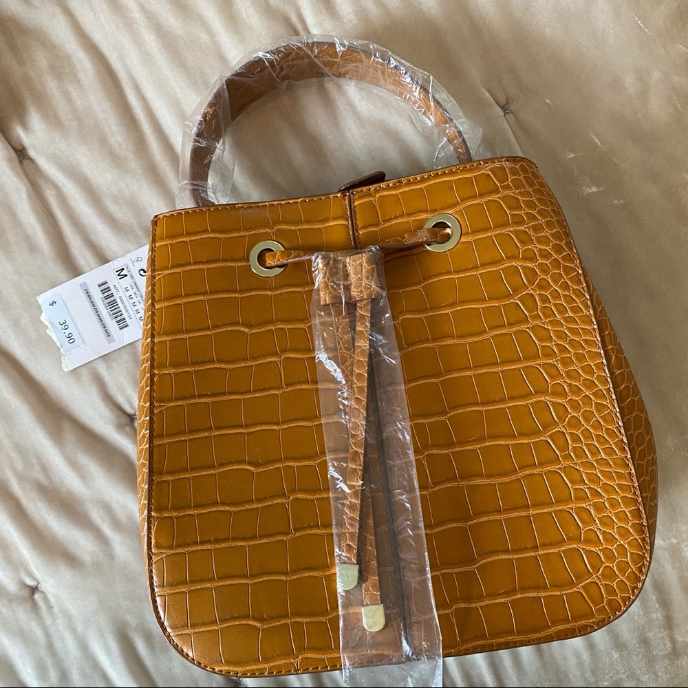 NWT Zara croc embossed faux leather top handle long strap bucket bag mustard - Picture 4 of 12